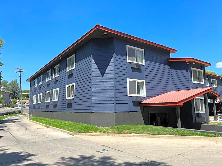 The Junction Hotel and Hostel