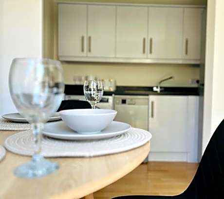 Modern Apartment Broad Gauge Way - ideal for work and leisure