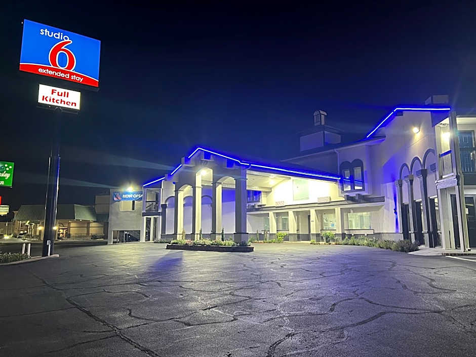 Studio 6 Tulsa OK Central