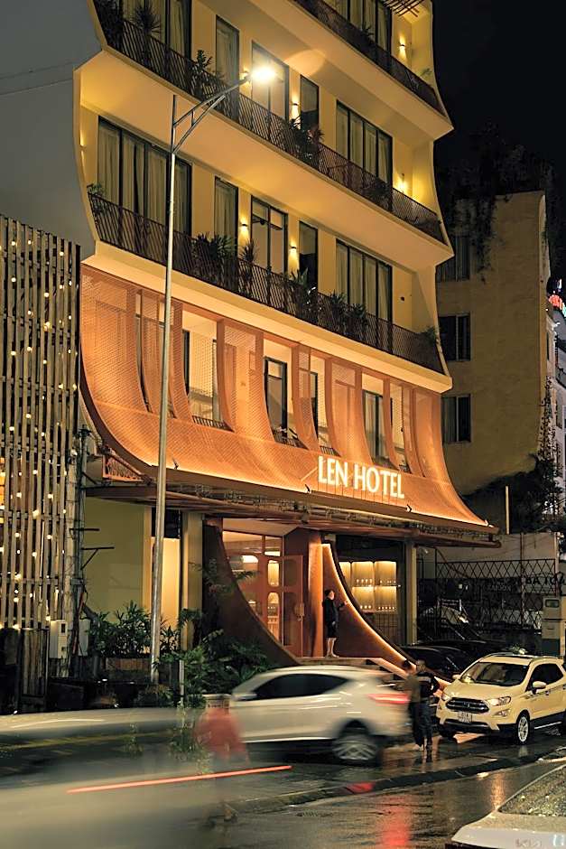 Len Hotel