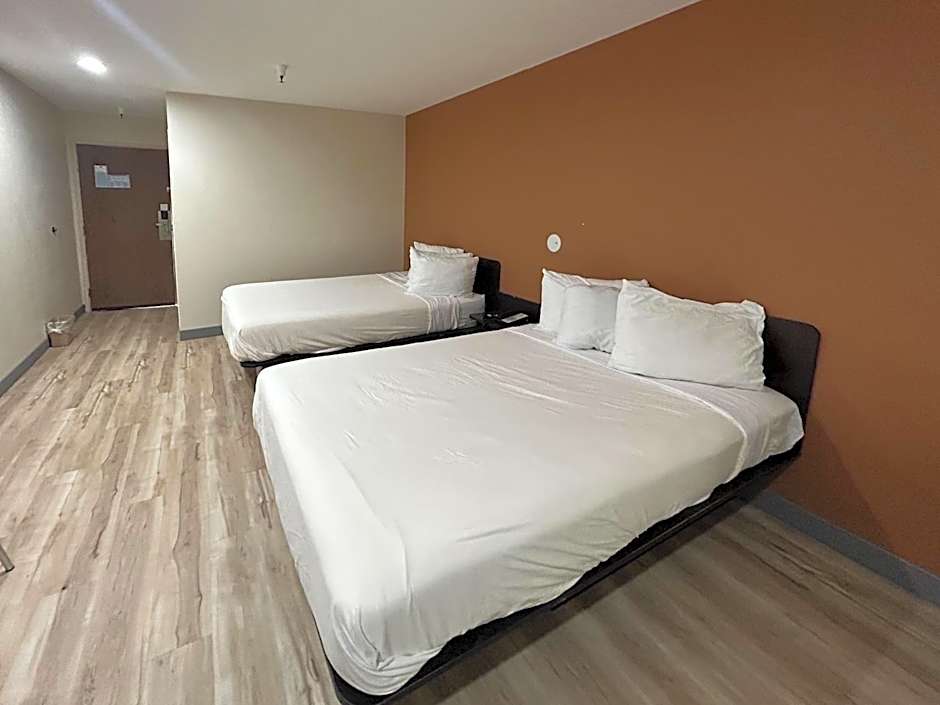 Photo 1 of 8 of Quadruple Room - Non-Smoking