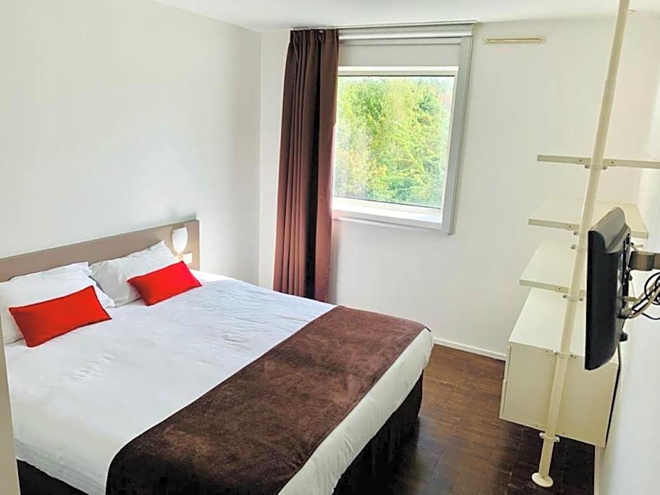 Standing Hotel Suites by Actisource