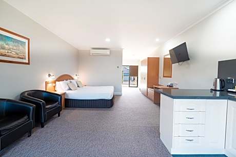 Waratah Suite