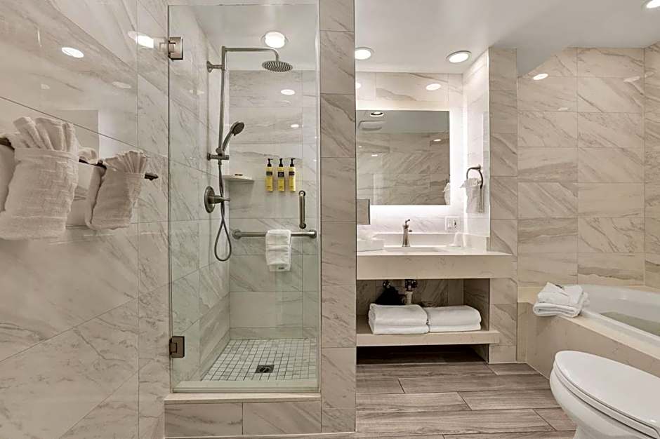 Best Western Plus Sunset Plaza Hotel