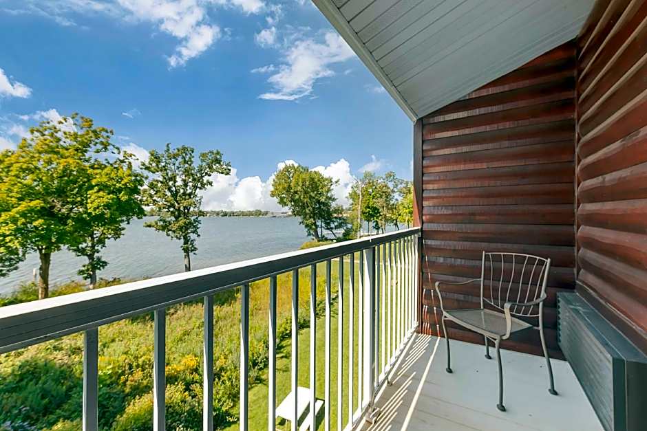 Best Western Premier The Lodge On Lake Detroit