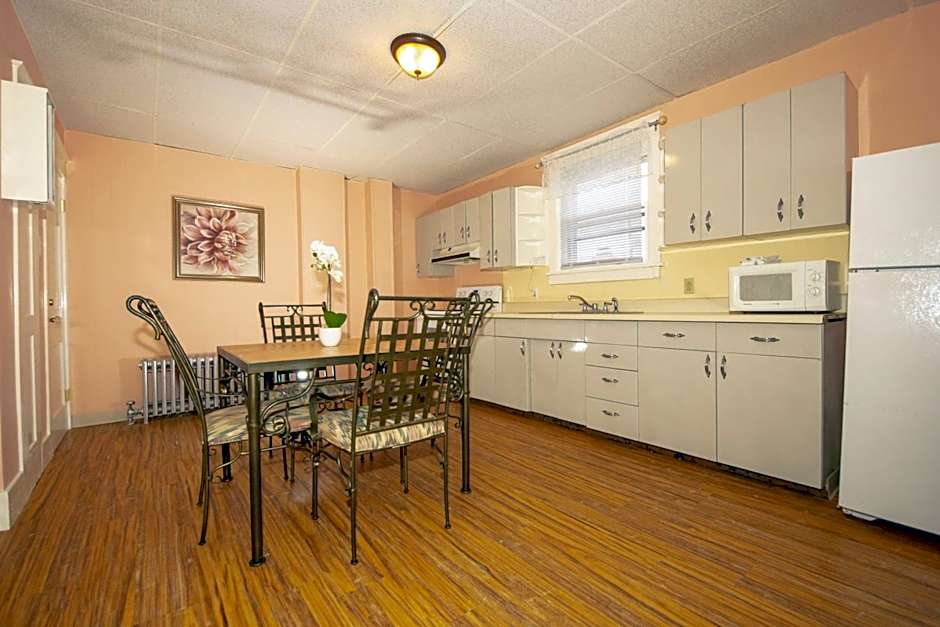 Simmons Motel and Suites