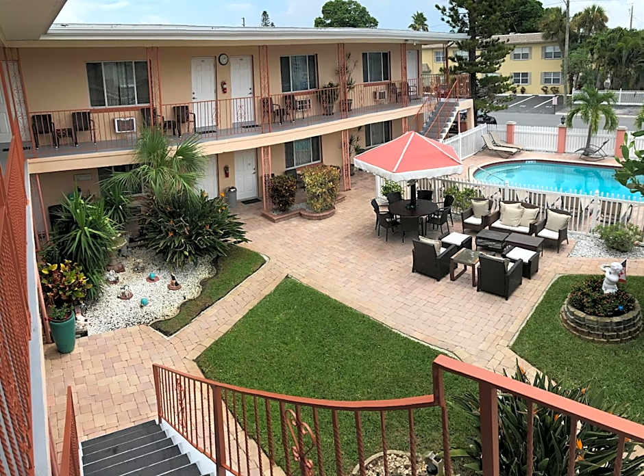 Carlton House Motel and Suites