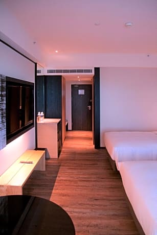 Guest room, 2 Double, Mid floor