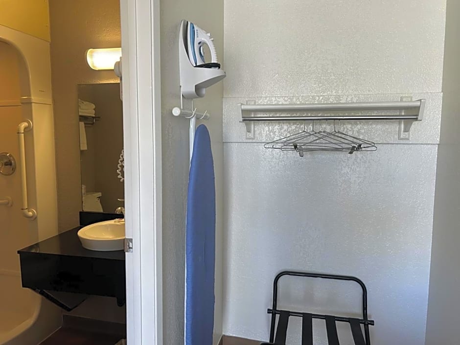 Motel 6-Stanton, CA
