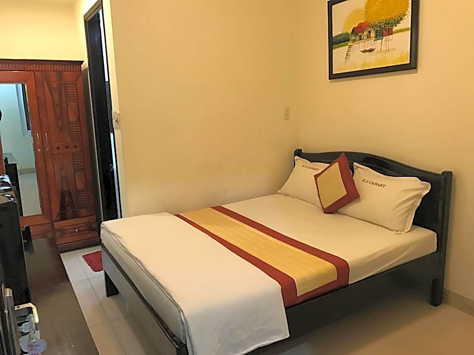 Canary Hue Hotel