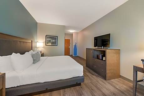 King Room with Roll-in Shower - Disability Access/Non-Smoking