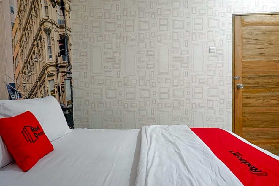 RedDoorz Syariah near Universitas Negeri Gorontalo 2