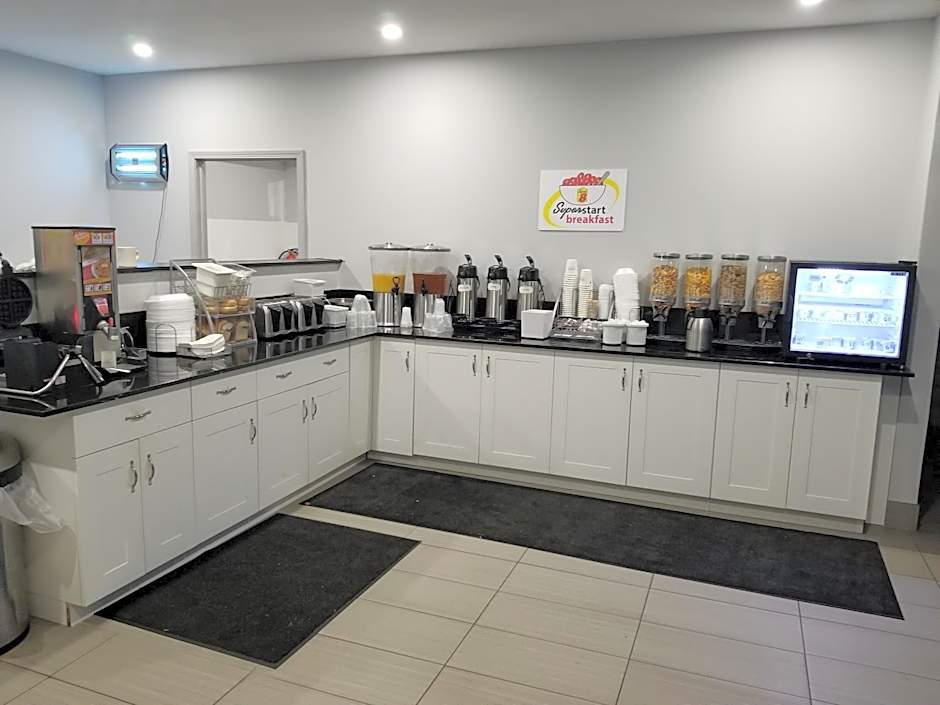 Super 8 by Wyndham Windsor/Dougall