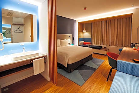 1 King Bed Superior Room