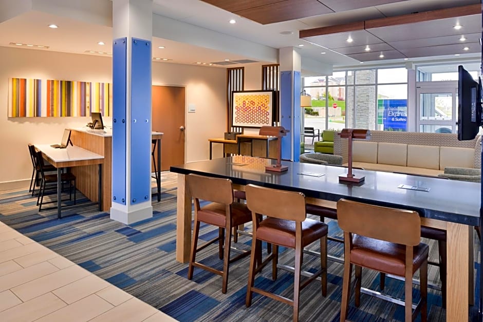 Holiday Inn Express & Suites Madison