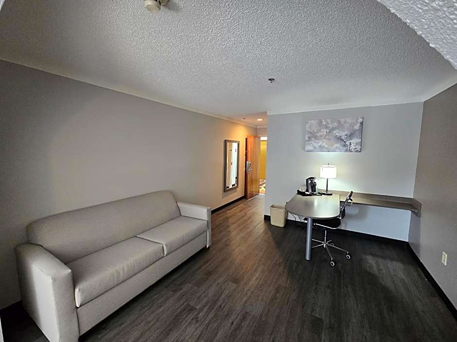 Red Roof Inn & Suites Hinesville