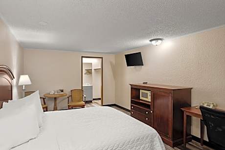 Queen Room - Non-Smoking