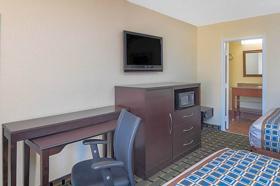 Travelodge by Wyndham Savannah Area/Richmond Hill