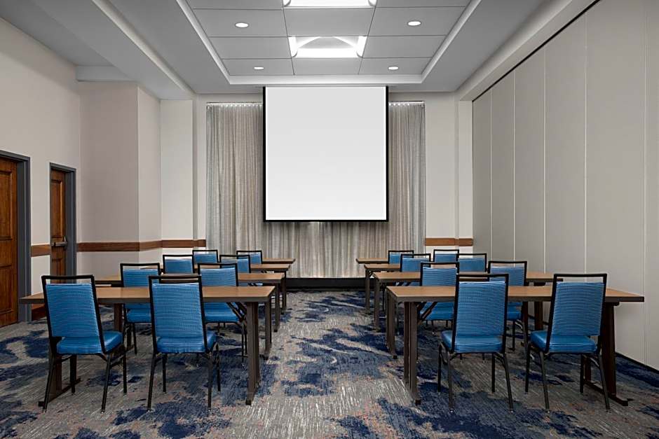Courtyard by Marriott Richmond Downtown