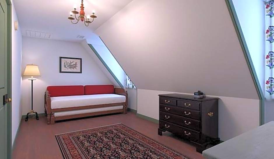 Colonial Houses, an official Colonial Williamsburg Hotel