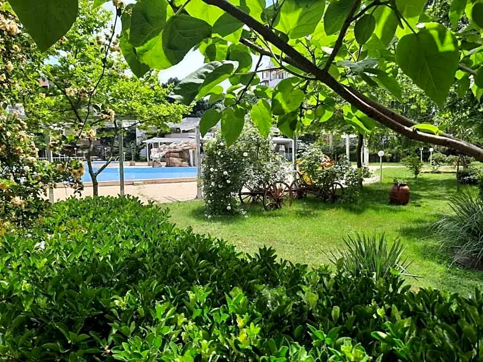 Apartment in Sunny beach, Complex Sun Village, 80 qm, 2 bedrooms & living room near to the beach, SWIMMING POOL, garden