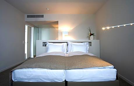 Suite with Lake View and Terrace