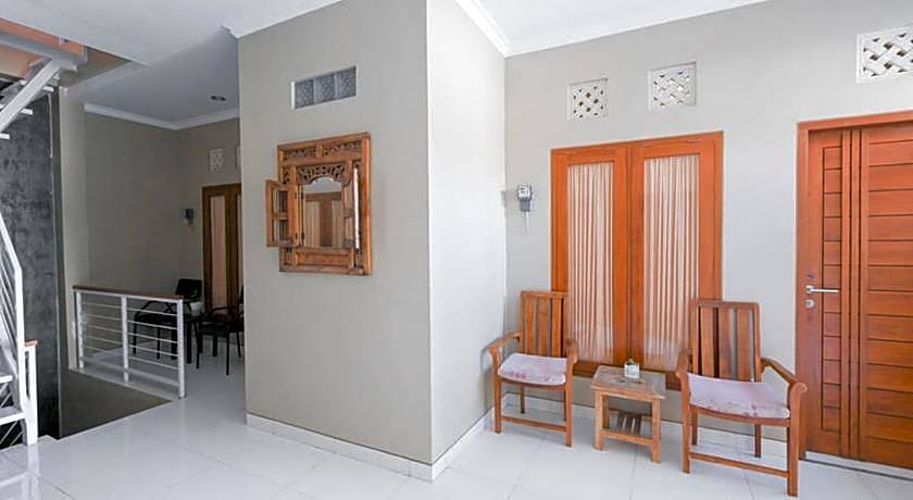 RedDoorz near Mertasari Beach 2