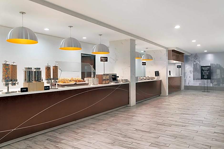 Embassy Suites By Hilton Hotel Atlanta-Airport