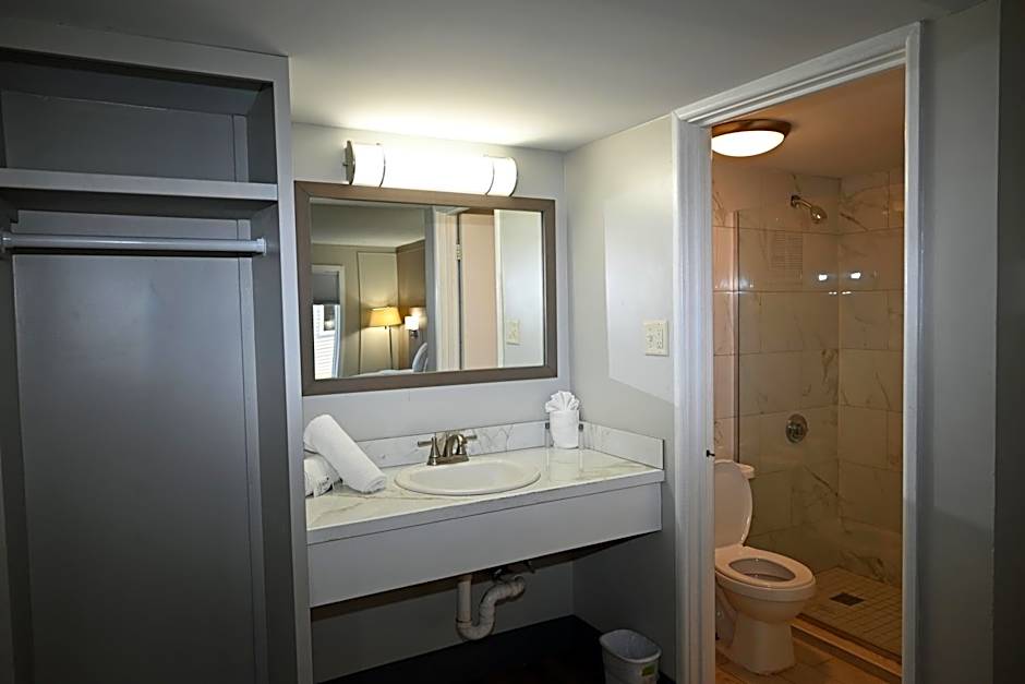 Whalers Inn and Suites