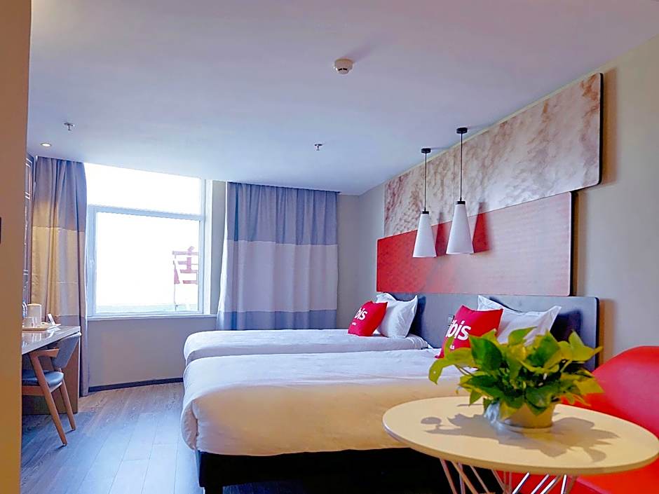 ibis Jiayuguan Railway Station Hotel