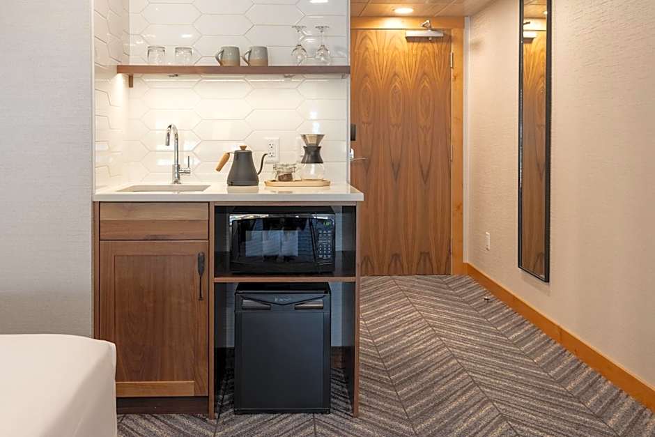 Hotel Canoe and Suites