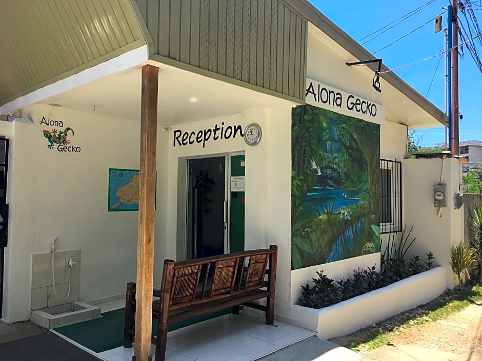 Alona Gecko Inn