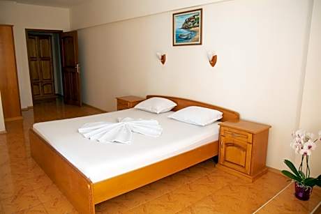 One-Bedroom Apartment with Sea View