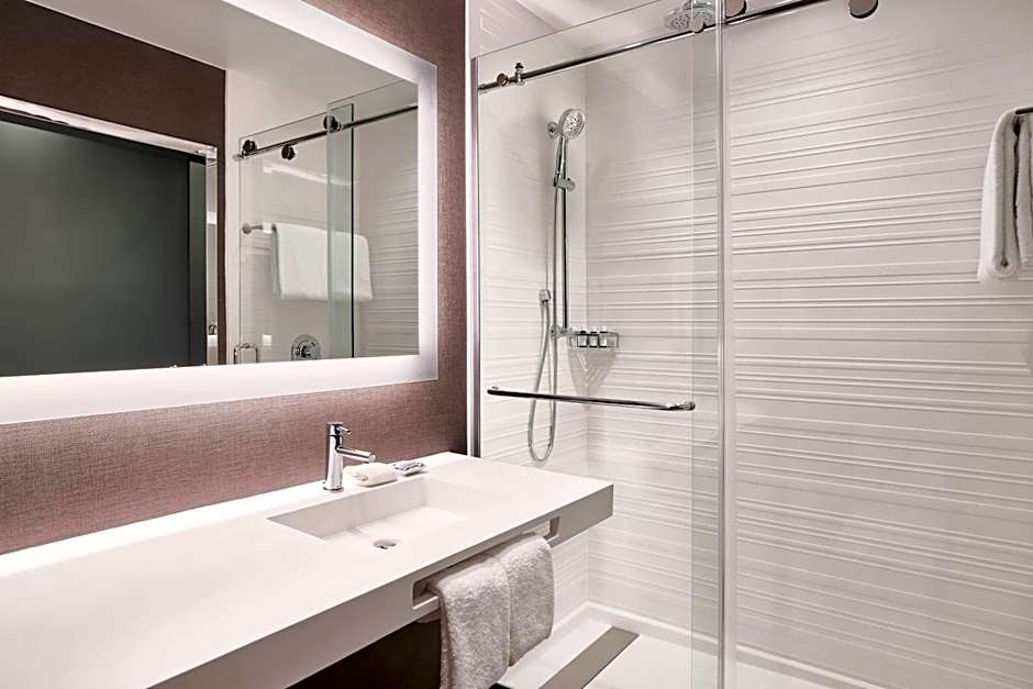 AC Hotel by Marriott Columbus Downtown