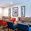 Holiday Inn Express Hotel & Suites Chicago-Libertyville By IHG