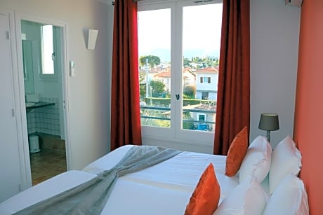 Twin Room Courtyard Side