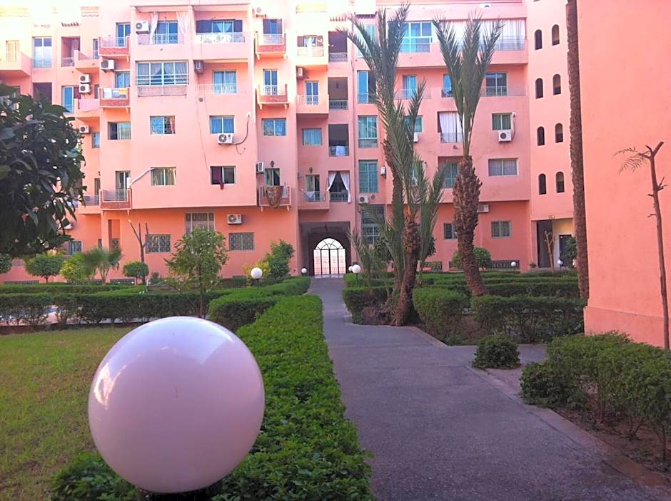 Manis Apartment Set in a Hotel Area