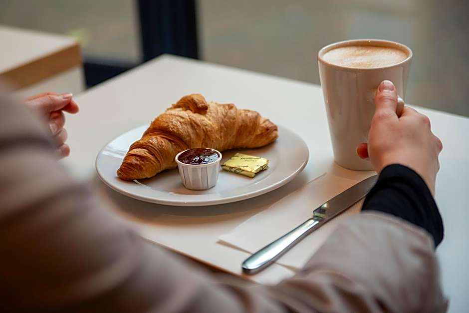 Holiday Inn Express Belfast City Queens Quarter By IHG