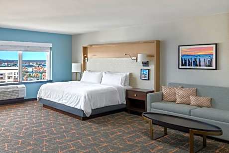 Premium Corner King Room with Bay View