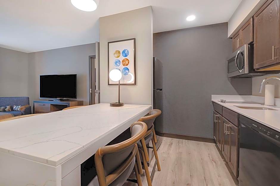 Homewood Suites by Hilton Oak Creek Milwaukee