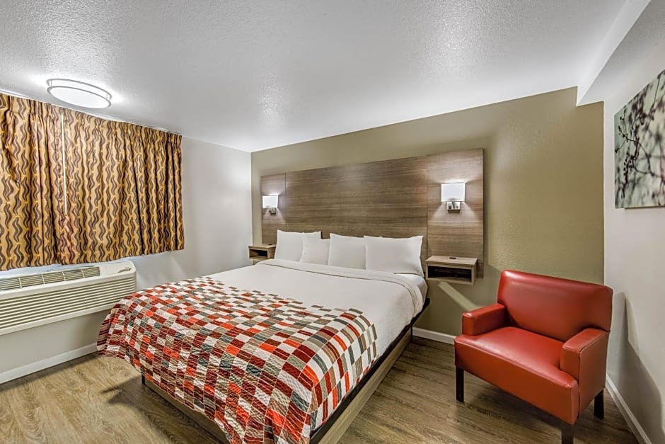 Red Roof Inn & Suites Medford - Airport