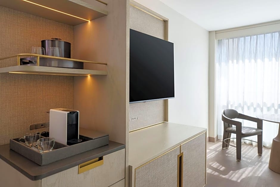 VEA Newport Beach, a Marriott Resort & Spa