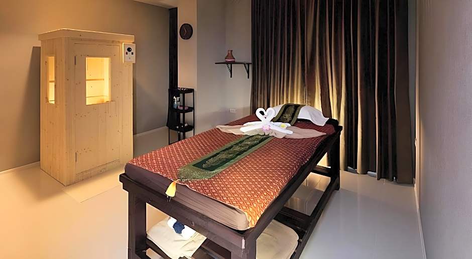 B Hotel