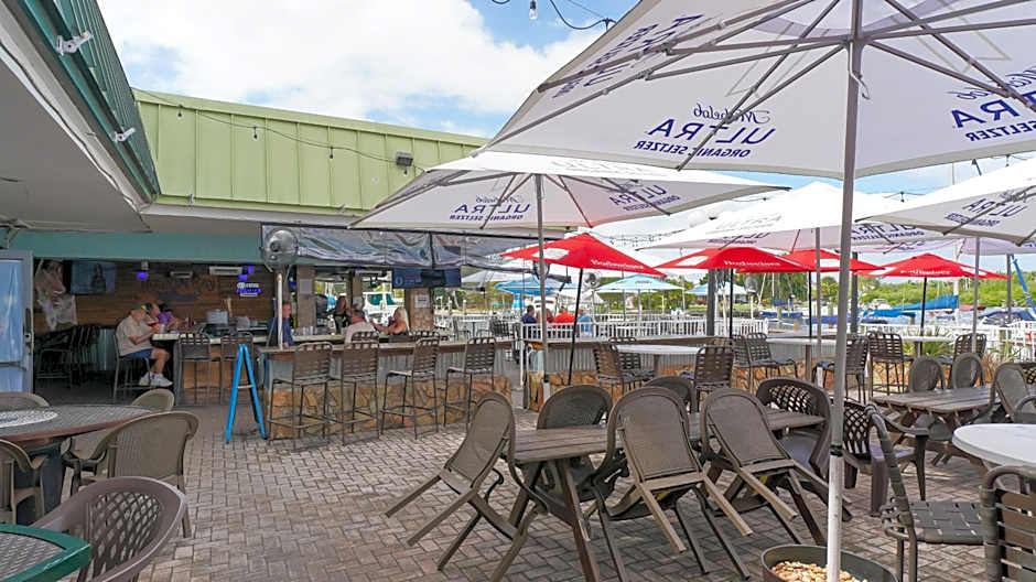 All-New, Ground-Floor, Huge Pool, Tiki Bar & Grill