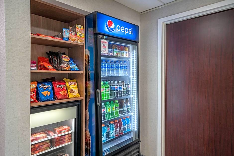 Fairfield Inn & Suites by Marriott Memphis I-240 & Perkins