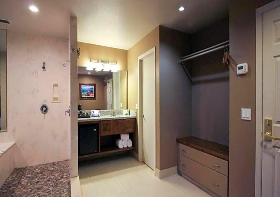 Postmarc Hotel and Spa Suites