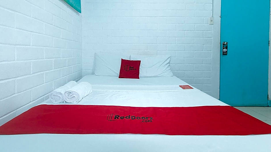 RedDoorz at La Maria Pension And Tourist Inn