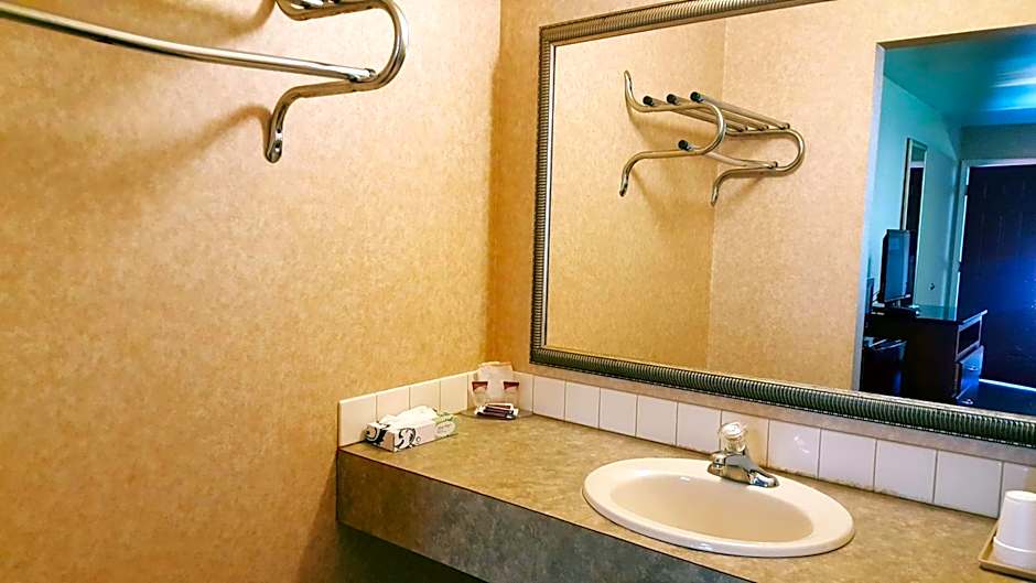 Atrium Inn & Suites
