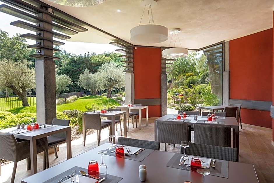 Best Western Plus Le Lavarin