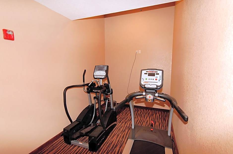 Cobblestone Inn & Suites - Denison | Oak Ridge